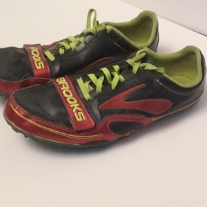 Brooks sprinting spikes